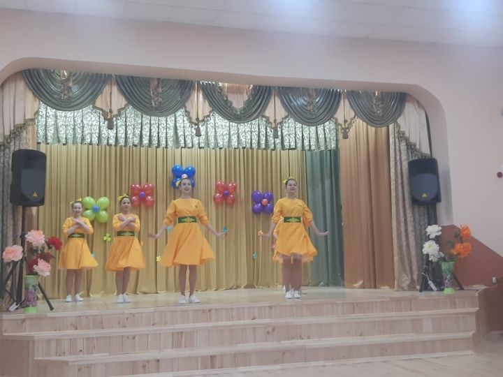 Учащиеся Байрякинской школы выступили с большой концертной программой "Хезмәт иясенә хөрмәт" на отчетном собрании ООО "АгроМир"