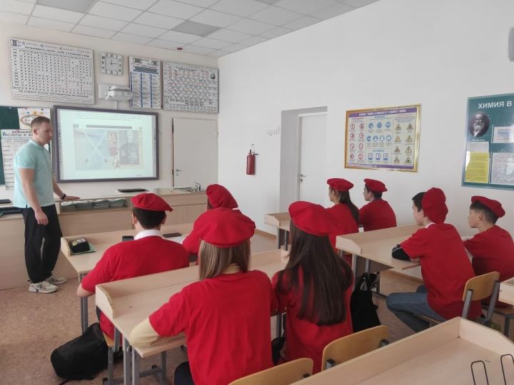 В Уруссинской гимназии прошёл Урок мужества "Ратная слава героев Российской земли"