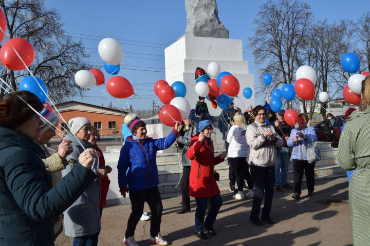 На площади РДК состоялось мероприятие, посвященное Дню космонавтики
