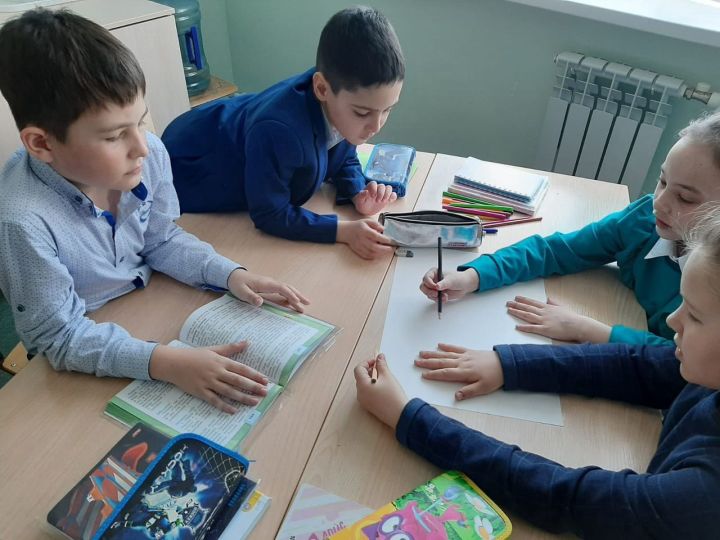 Младшие школьники Уруссинской гимназии отметили день Космонавтики