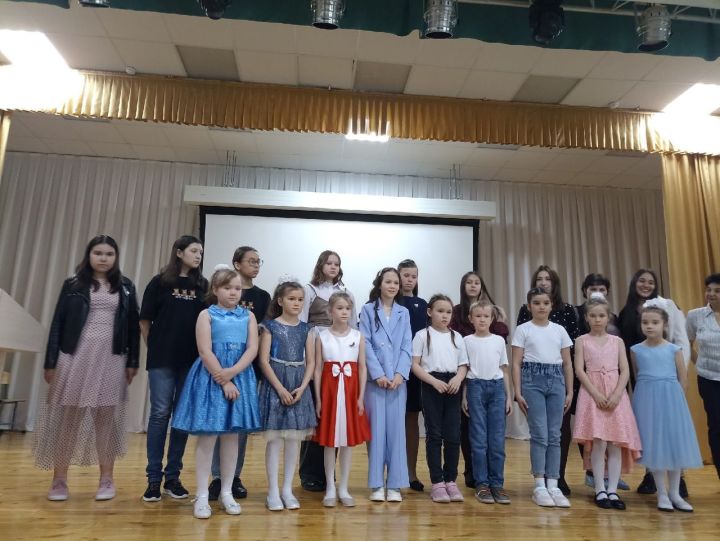 20 апреля в Уруссинской гимназии прошел традиционный районный фестиваль иностранной песни «English song festival»!