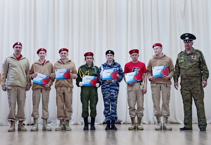 Команда юнармейского отряда "Факел" Уруссинской школы номер 3 приняла участие в зональном этапе "Зарницы" в Бугульме