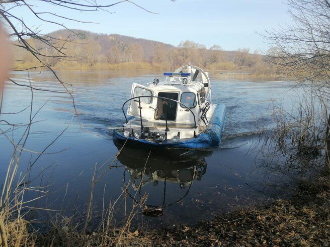В Татарстане на реке Кама спасли отца и сына, их лодка перевернулась во время рыбалки