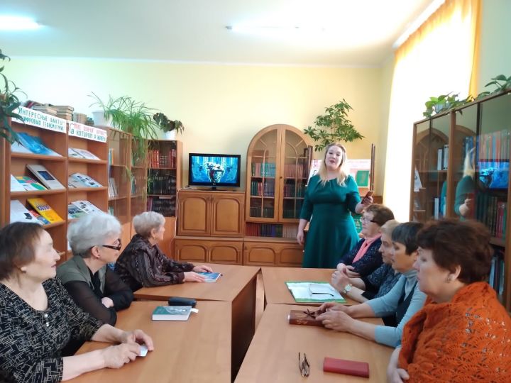 26 апреля в Центральной библиотеке прошел литературный час «Татар халкының йөзек кашы»