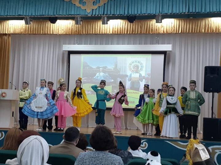 Отдел образования провели муниципальный конкурс "Хоровод дружбы" среди учеников  начальных классов