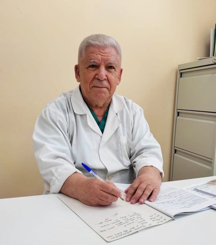 1 мая 2022 года врачу-акушеру-гинекологу Уруссинской центральной районной больницы Ильгизу Мидхатовичу Гарифжанову исполняется 75 лет!