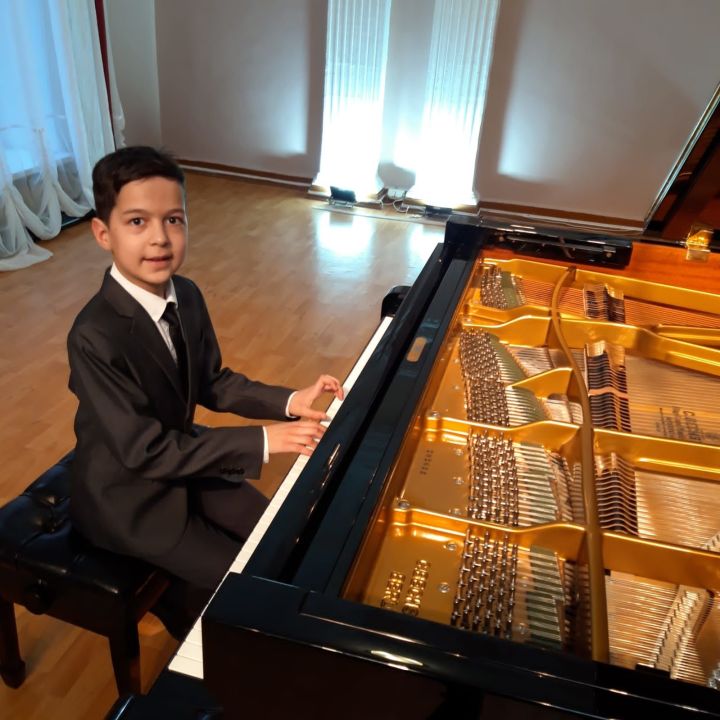Юный пианист, мечтающий стать архитектором