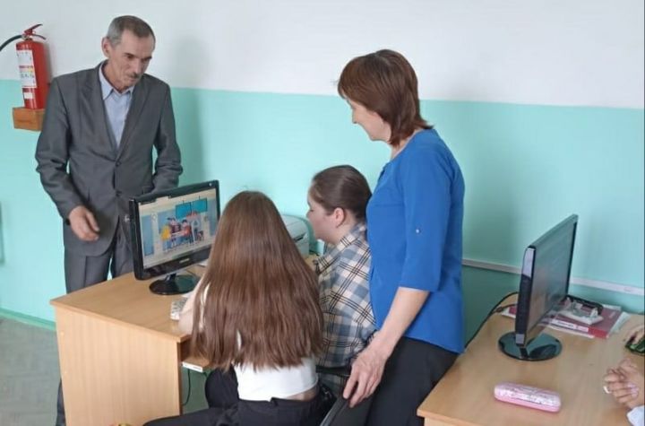 В Мало-Уруссинской школе для учащихся 7-8 классов учитель информатики Кутдусов Б.М. провел "Урок цифры"