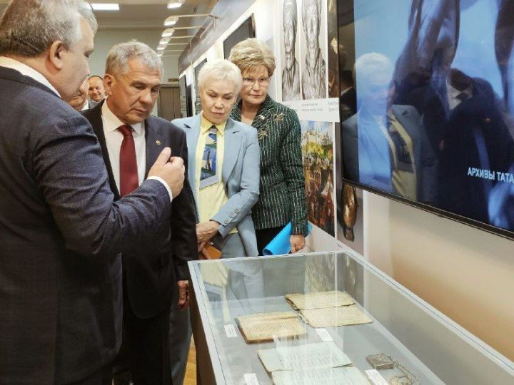 Рустам Минниханов посетил в Госдуме РФ выставку в честь 1100-летия принятия ислама