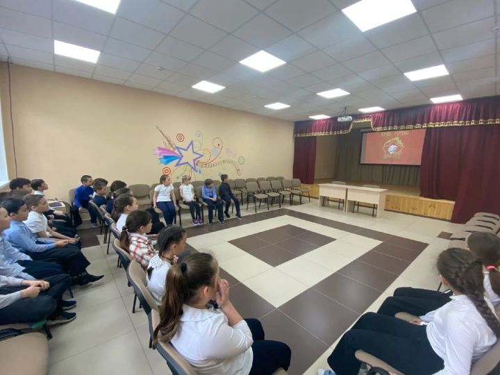 В Уруссинской начальной школе отметили День пионерии