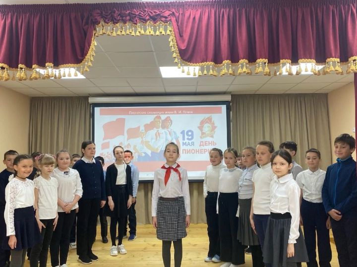 В Уруссинской начальной школе отметили День пионерии