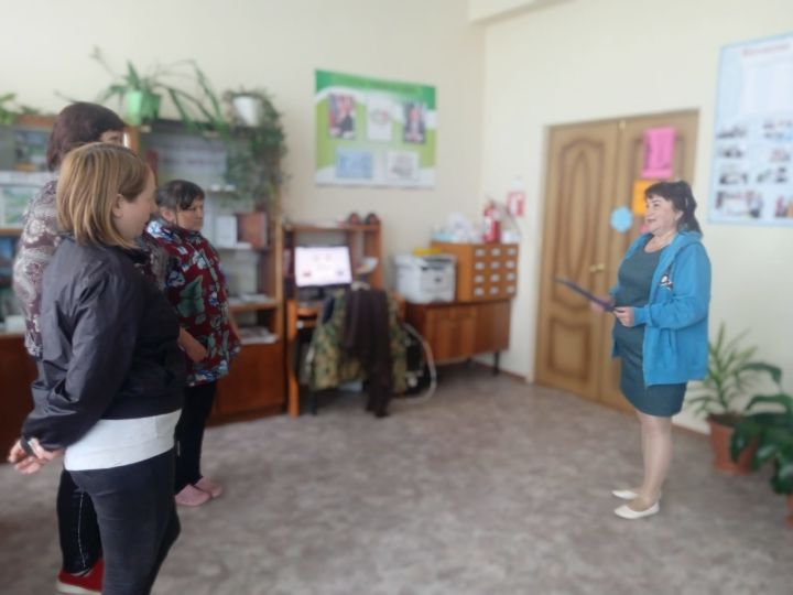 27 мая в Каракашлинской сельской библиотеке провели час общения «Все дороги ведут в библиотеку»