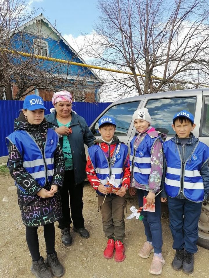 Старо-Уруссинские школьники поучаствовали в акции "Георгиевская ленточка"
