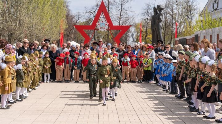 Смотр строя и песни среди воспитанников ДОУ в День Победы