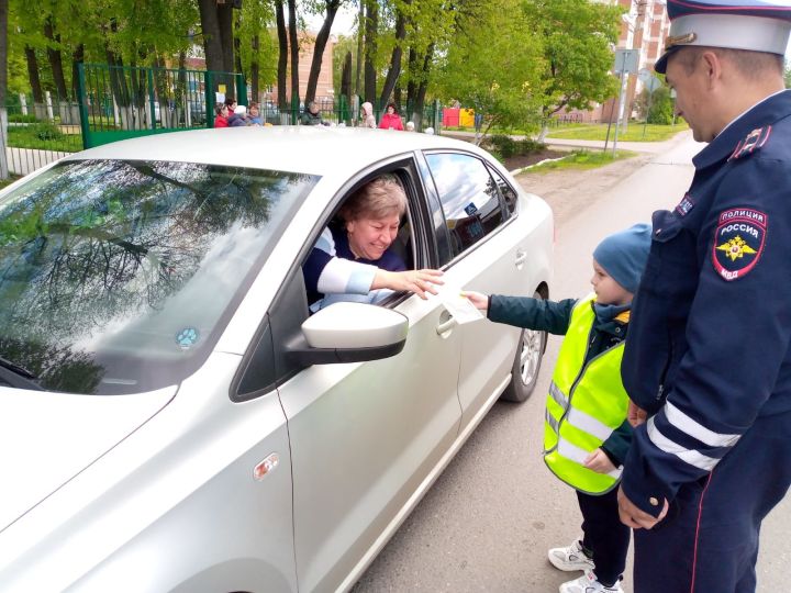 В Татарстане сотрудники Госавтоинспекции проводят акцию «Ребенок - главный пассажир!»