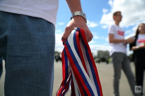 В День России в казанском Парке Победы провели патриотическую акцию "Zа Россию"