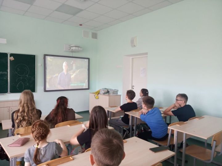 В лагере труда и отдыха Уруссинской гимназии прошёл Цифровой урок