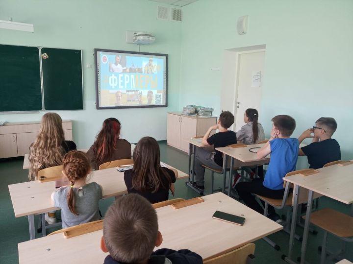 В лагере труда и отдыха Уруссинской гимназии прошёл Цифровой урок