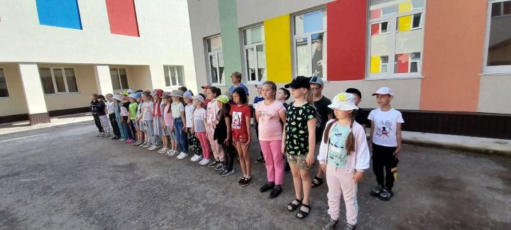 Первый день работы пришкольного лагеря Уруссинской школы №1 прошёл замечательно