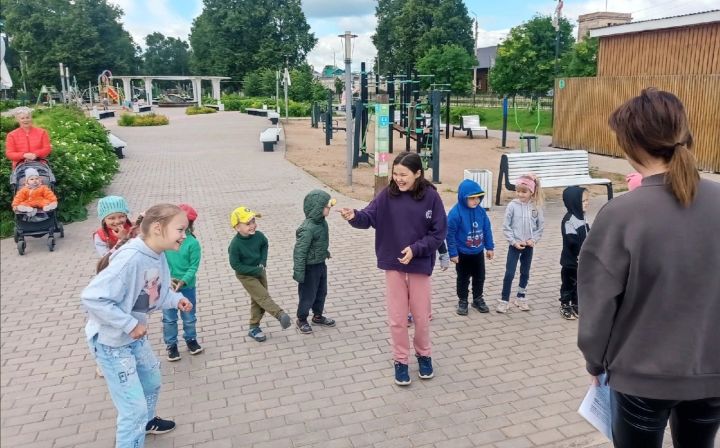 Сегодня в Семейном парке работники РДК провели «Веселые игры»