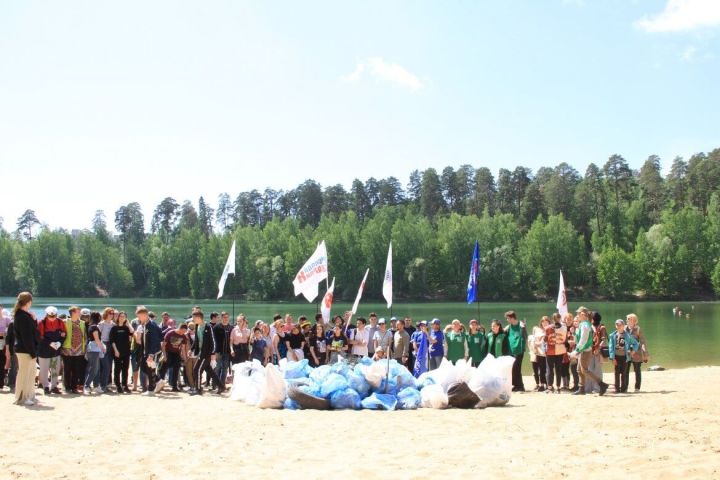 В Казани более 350 человек приняли участие в субботнике на озере Глубоком