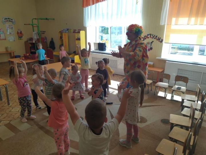 В детском саду 6 для детей младших групп прошло развлечение "У Клепы в гостях"