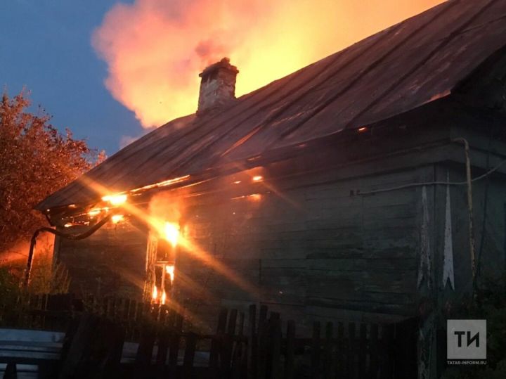 В Зеленодольске сгорел частный, двое мужчин погибли