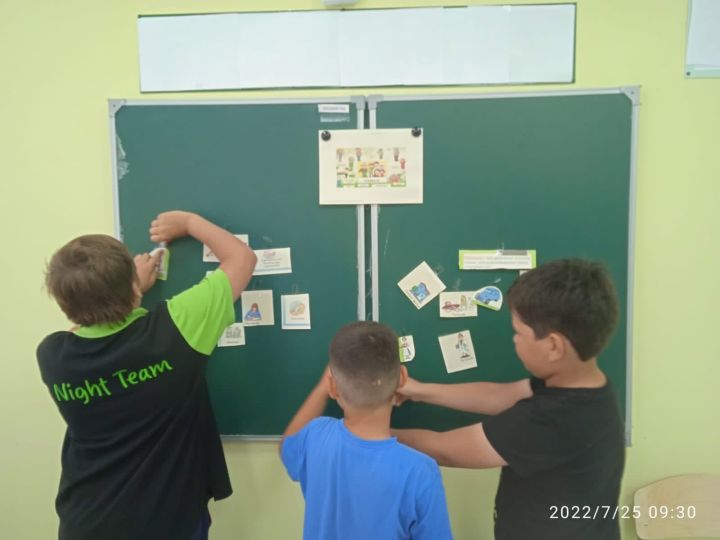 Младшие школьники лагеря "Светлячок" любят интеллектуальные игры