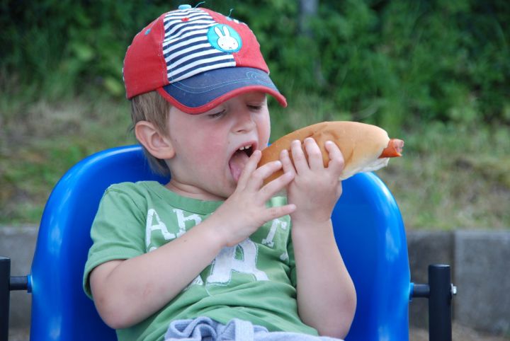 В Казани состоится чемпионат по съеданию хот-догов на скорость