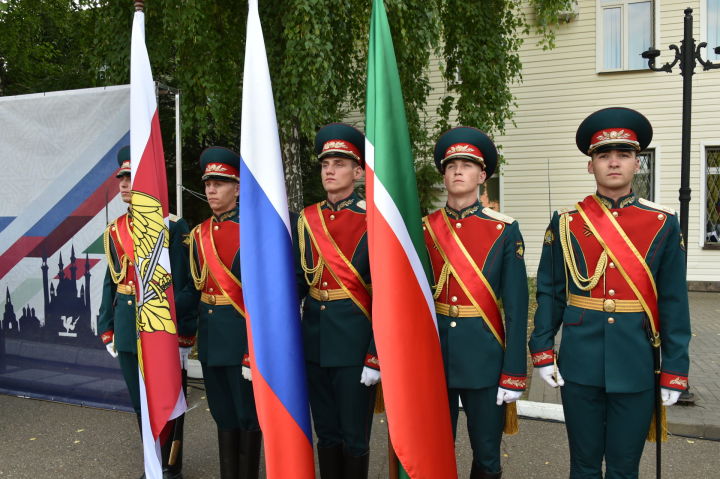 Президент Татарстана встретился с сотрудниками Росгвардии – участниками специальной военной операции
