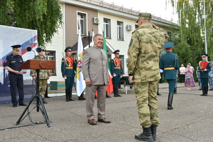 Президент Татарстана встретился с сотрудниками Росгвардии – участниками специальной военной операции