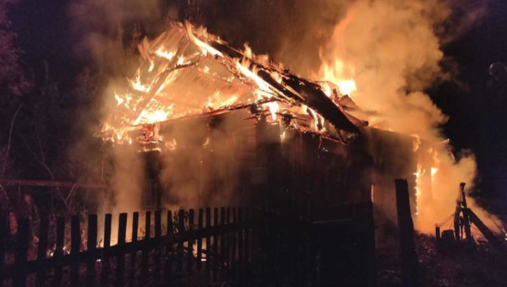 Из-за непотушенной сигареты в Татарстане сгорел дом и хозяин