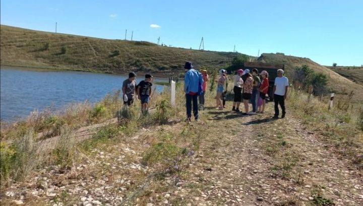 Ребята  Староуруссинской шолы совместно с родителями приняли участие в экологическом субботнике