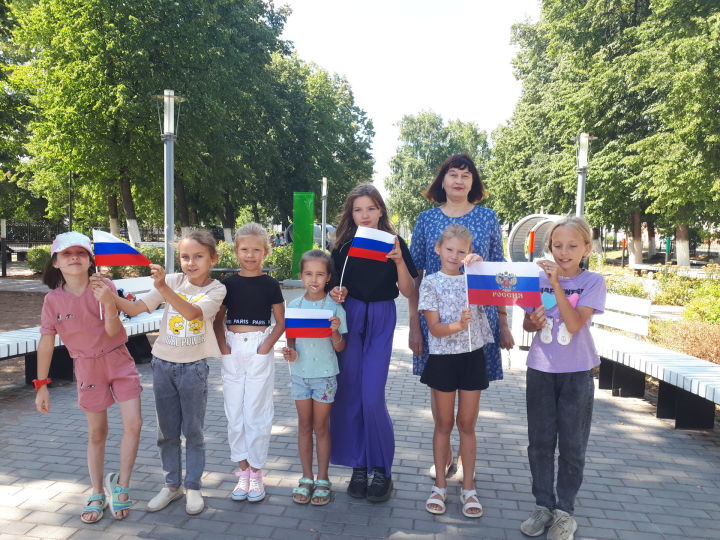 22 августа День Российского флага – это праздник всех поколений россиян, дань уважения истории великой страны