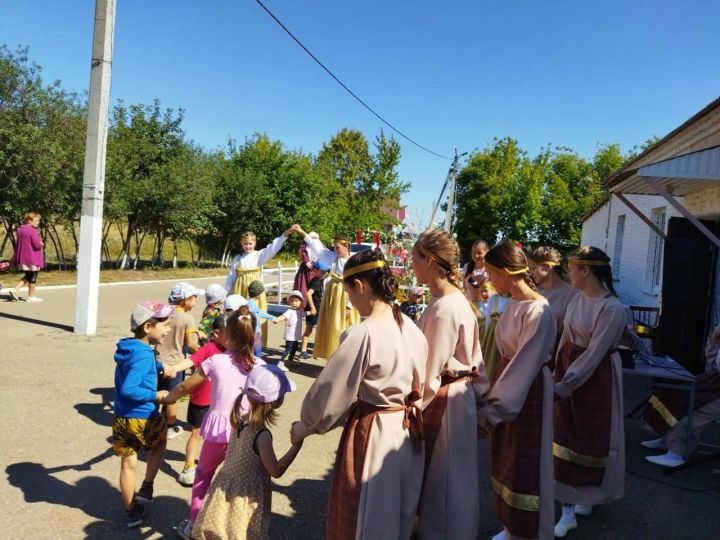 В селе Дым- Тамак состоялся обрядовый праздник "Яблочный Спас"