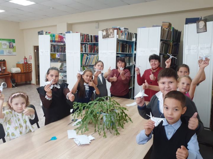 В Каракашлинской сельской библиотеке прошла беседа и мастер – класс по изготовлению фигурок журавлей