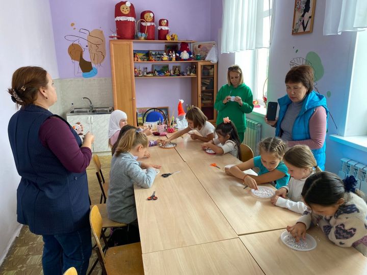 Педагоги дополнительного образования провели для ребят Уруссинской гимназии мастер - классы