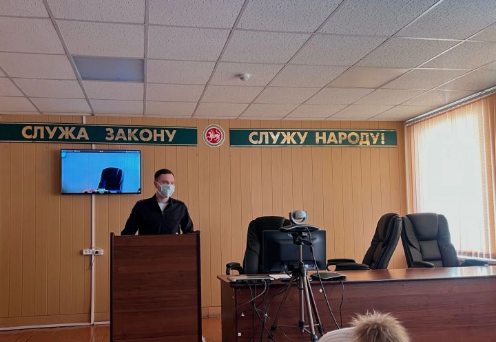 В рамках профориентации и профилактики учащиеся 8 класса посетили отдел МВД России по Ютазинскому району
