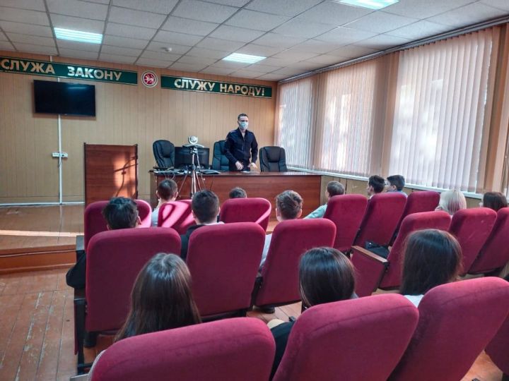 Учащиеся гимназии посетили отдел МВД Ютазинского района