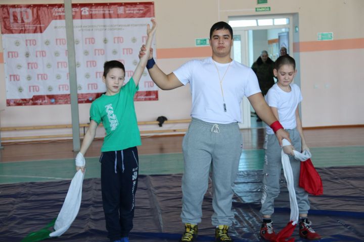 В Байряки на соревнования борцов приехал Марсель Тагиров