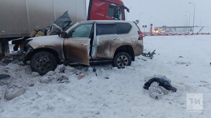 В Татарстане в страшной аварии с фурой на трассе М7 погибли 2 человека