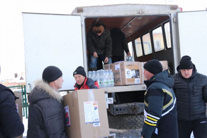 Глава Ютазинского района доставил гуманитарный груз мобилизованным землякам в зону СВО