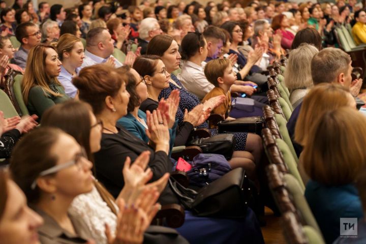Винера Ганеева и Алина Шарипжанова споют в Казани, чтобы помочь семьям бойцов СВО