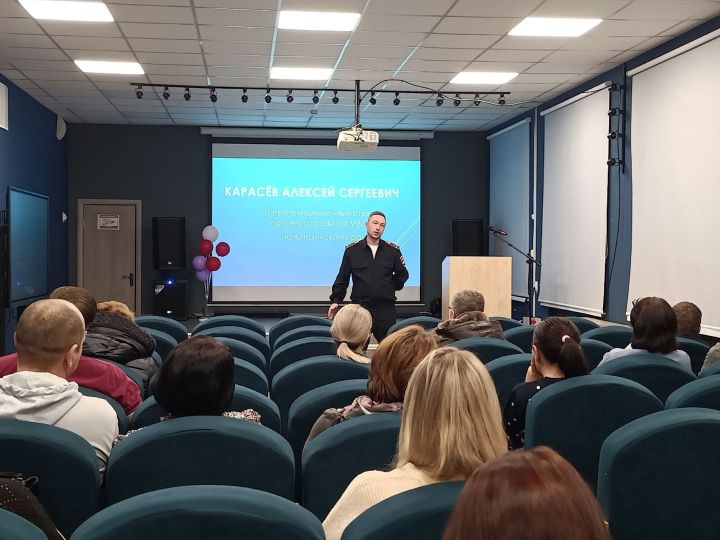 В Уруссинской школе №3 прошло общешкольное родительское собрание