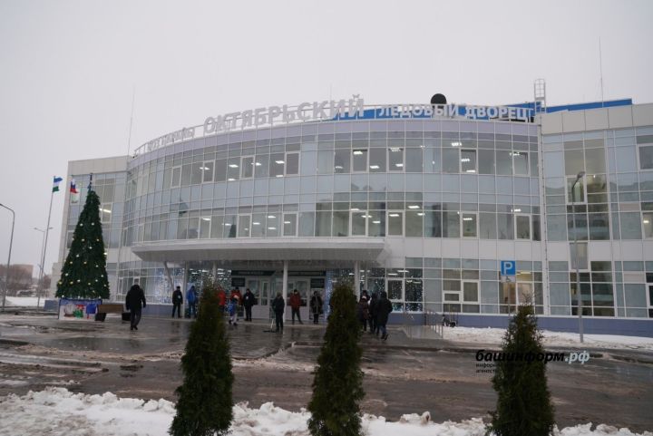 В городе Октябрьский открылся Ледовый дворец