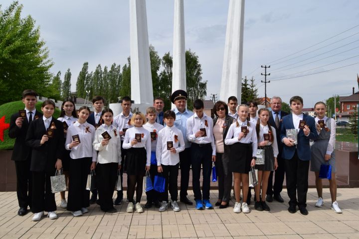 Школьникам района торжественно вручили паспорта