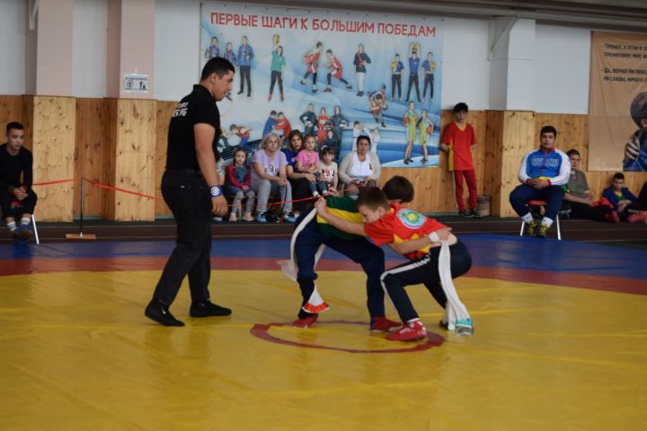 В Уруссу состоялось открытие Чемпионата Ютазинского района по национальной борьбе корэш