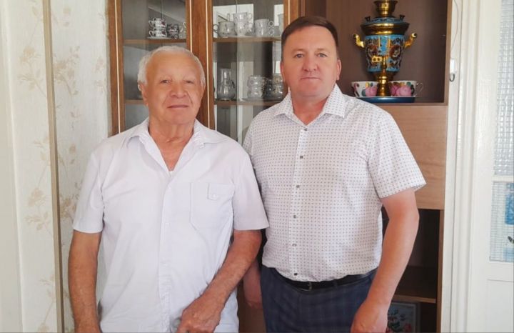 Проживающий в селе Ютаза Раиль Гараев принимал поздравления по случаю своего 75-летнего юбилея