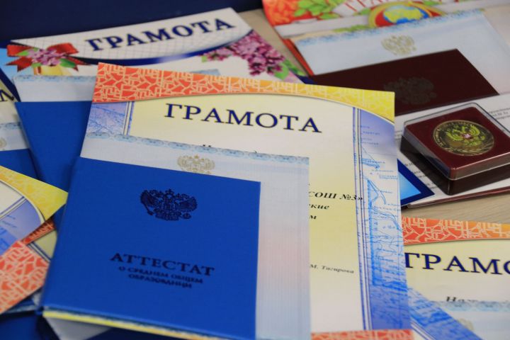 Уруссинским школьникам вручены аттестаты
