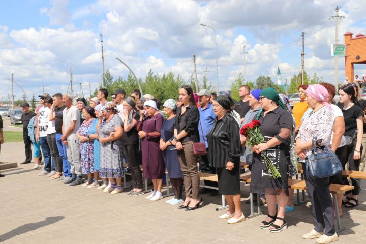 Жители района попрощались с погибшим в СВО земляком